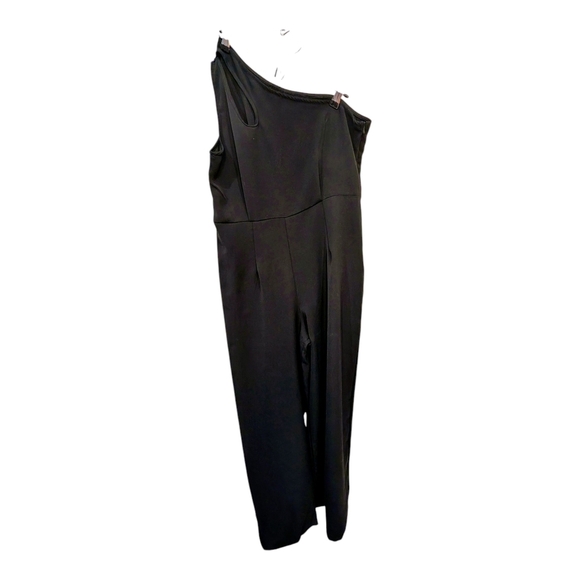 Elegant Black One-Shoulder Jumpsuit - Picture 2 of 9
